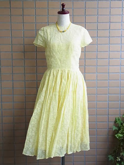 黄色の花柄コットンローンのワンピース ペチコート付 1950年代 こよなくアンティーク アンティーク ヴィンテージ雑貨ショップのホームページです