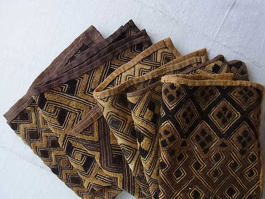 アフリカのアンティークって深ーいです！！コンゴのクバ族の織物です